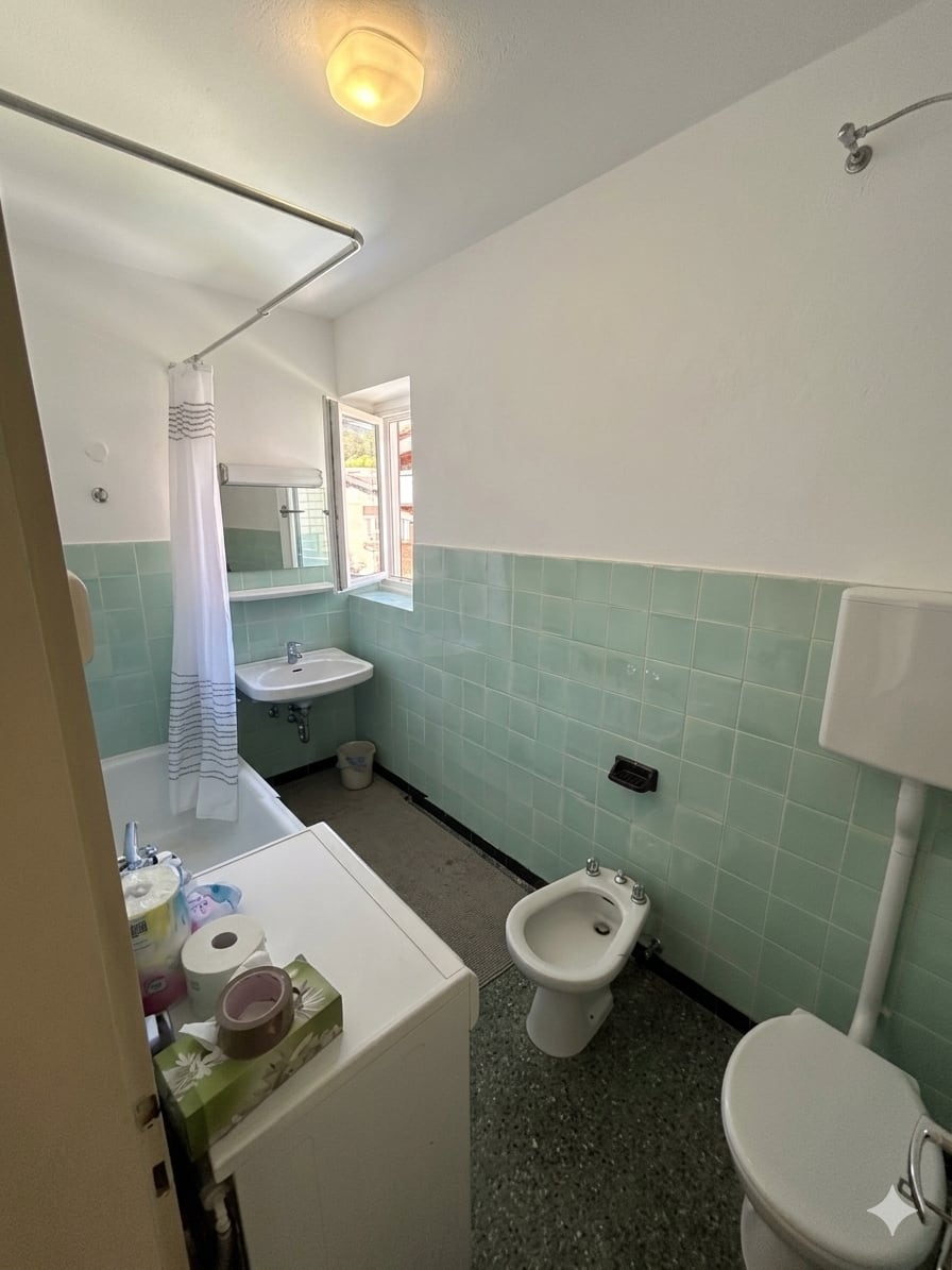 Bathroom of the apartment in well-kept original condition