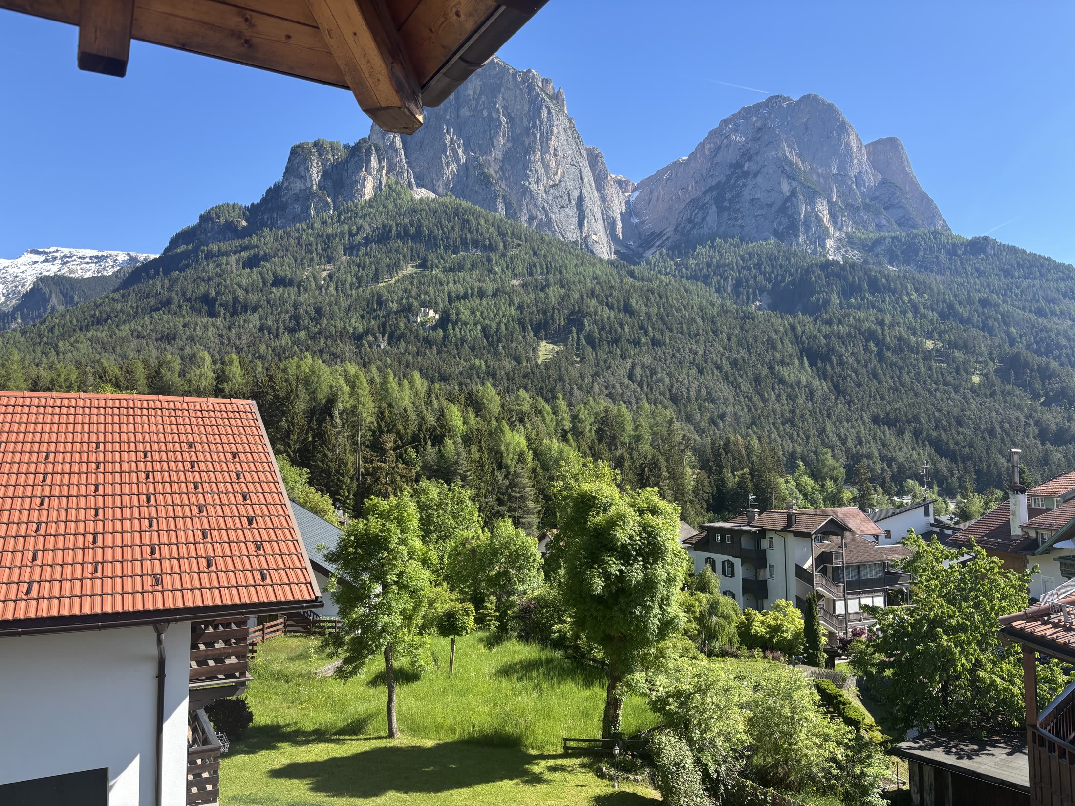 Balcony and view of the Schlern and Dolomites